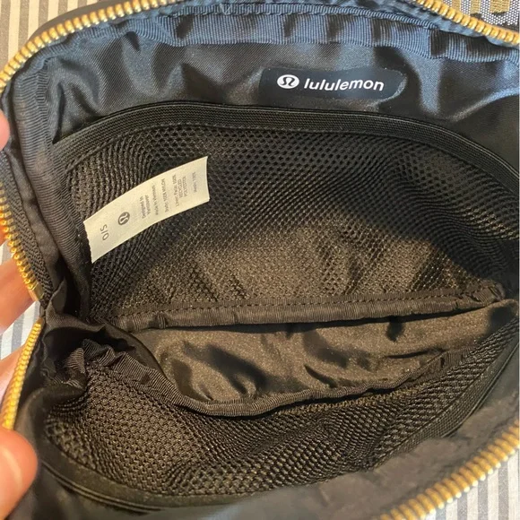 Lululemon Wordmark Everywhere Beltbag 1L - Picture 6 of 9
